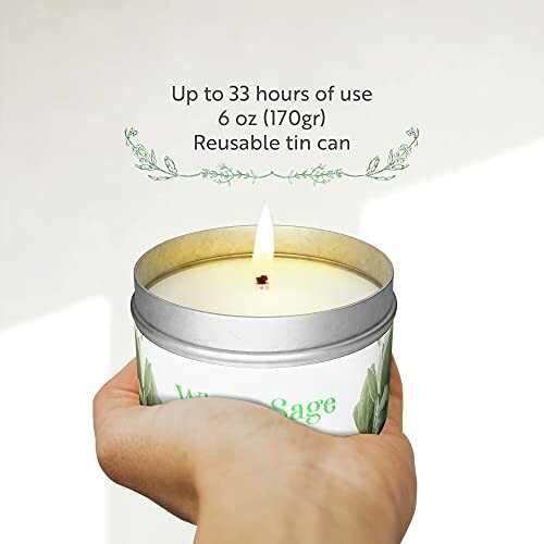 Bougie parfumée dans une boîte en métal réutilisable.